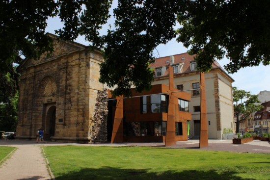 Das Deutsche Tor in Landau mit dem Wirtshaus im Deutschen Tor.